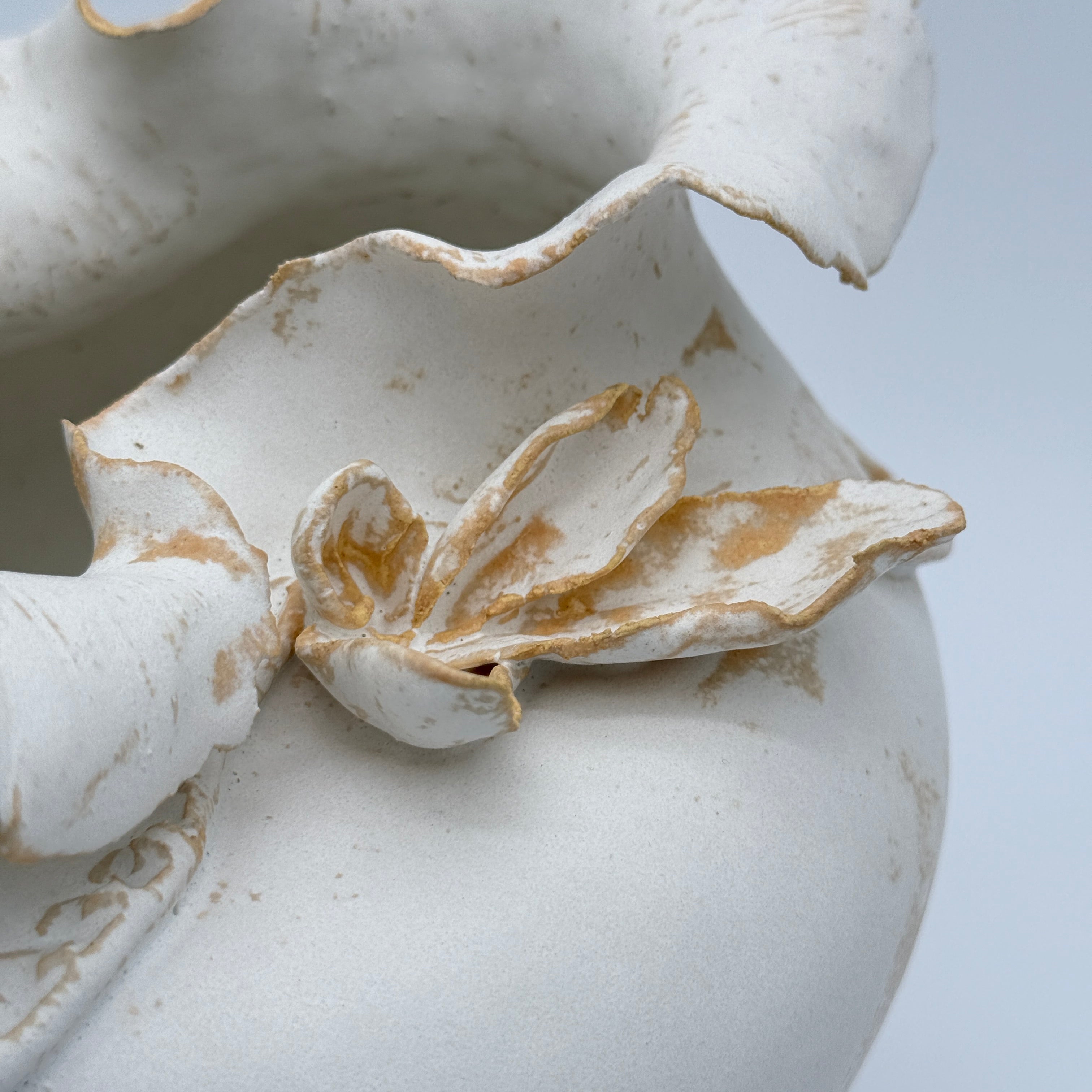 Matte White Flower Vase - Wave Neck